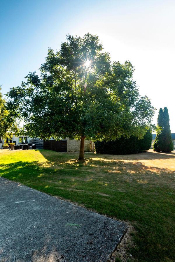 Hotel La Jalousie Saint-Aignan-de-Cramesnil Esterno foto